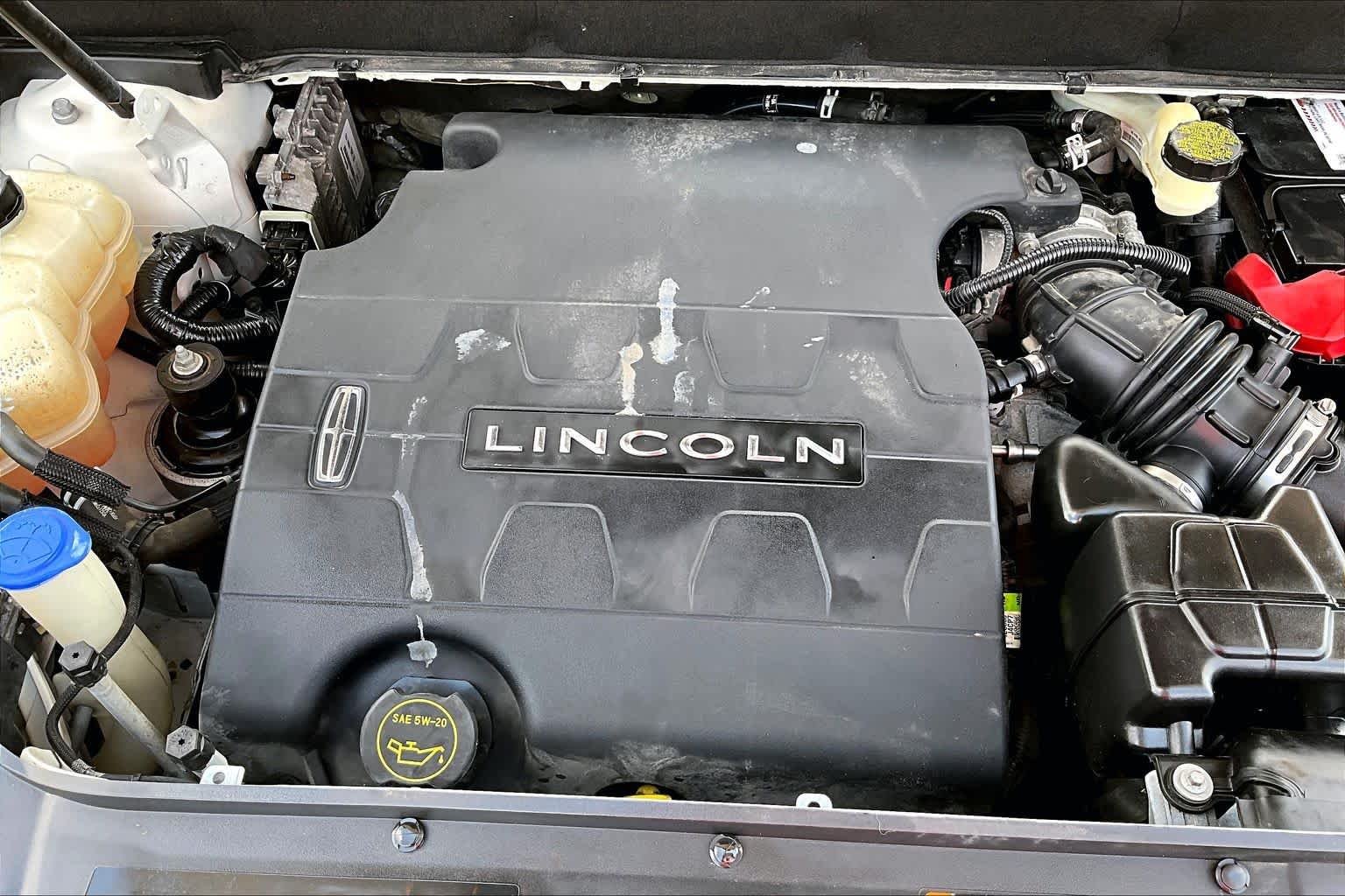 Used 2016 Confidential White 3C (Tri-Coat) Lincoln Black Label image 33