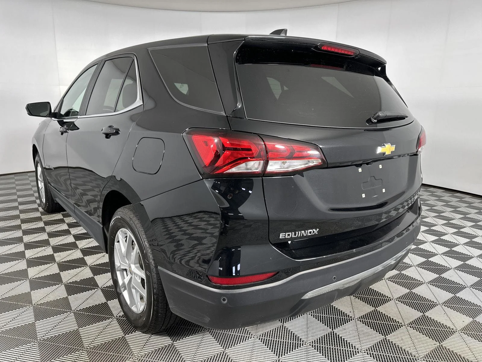 Used 2024 Mosaic Black Metallic Chevrolet LT image 21