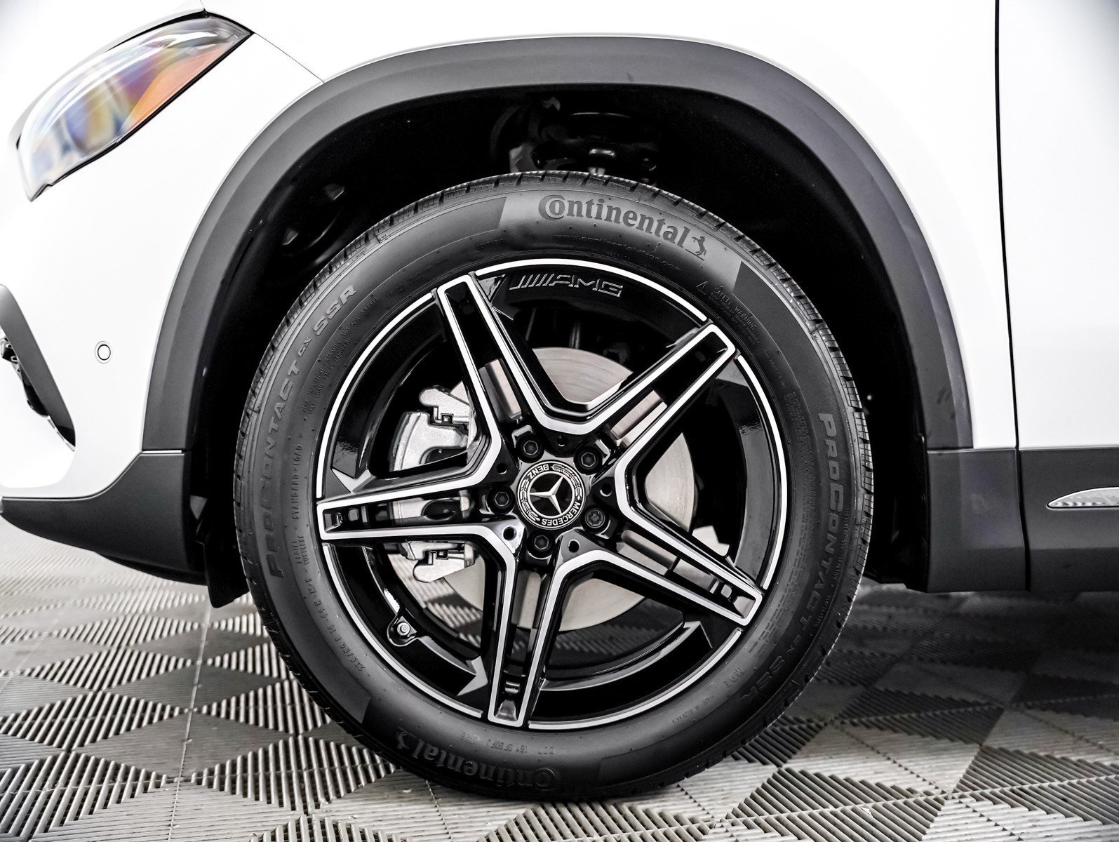 New 2026 Polar White Mercedes-Benz GLA 250 image 3