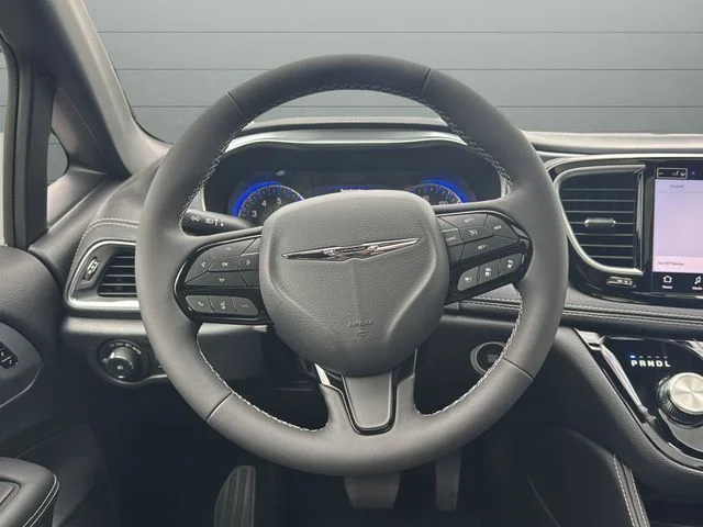 2026 Chrysler Pacifica Limited - Photo 16