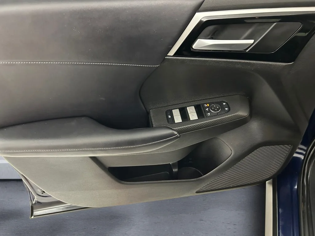 Used 2024 Blue Mitsubishi SE image 12