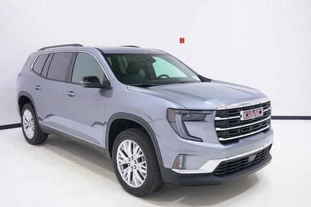 New 2026 Sterling Metallic GMC Elevation image 3