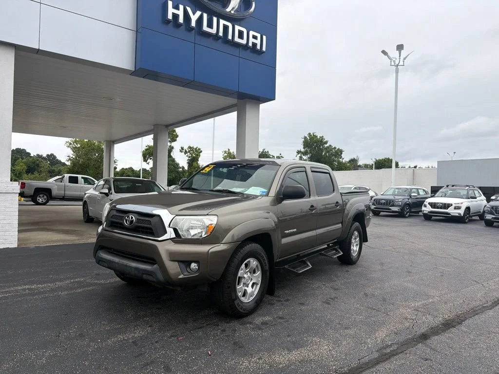 Used 2014 Pyrite Mica Toyota DOUBCAB image 1