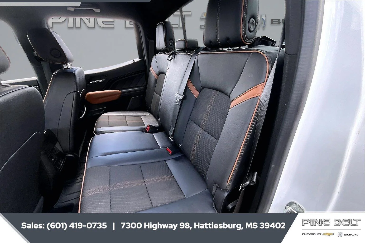 Used 2023 SUMMIT WHITE GMC 4WD AT4 image 19