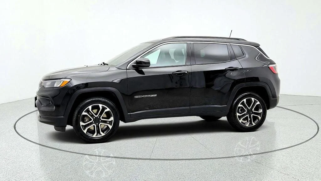 Used 2023 Diamond Black Crystal Pearlcoat Jeep Limited 4x4 image 8