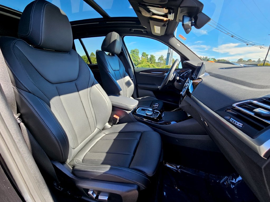 Used 2023 Jet Black BMW xDrive30i image 17