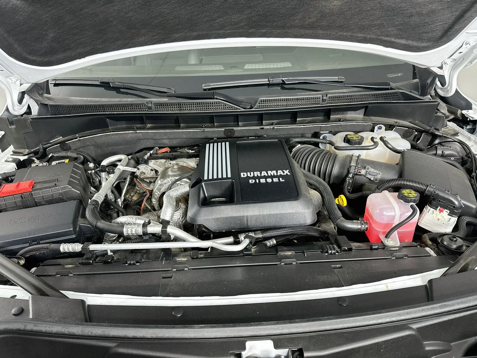 Used 2026 Summit White GMC Elevation image 33