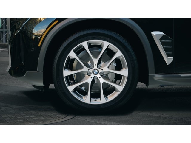 New 2026 Black Sapphire Metallic BMW xDrive40i image 7