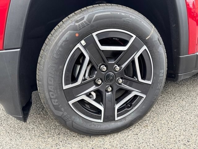 New 2026 Red Hot Pearl-Coat Exterior Paint Jeep Limited image 4