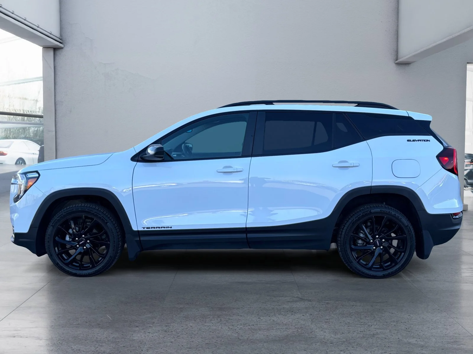 Used 2024 Summit White GMC SLE image 2