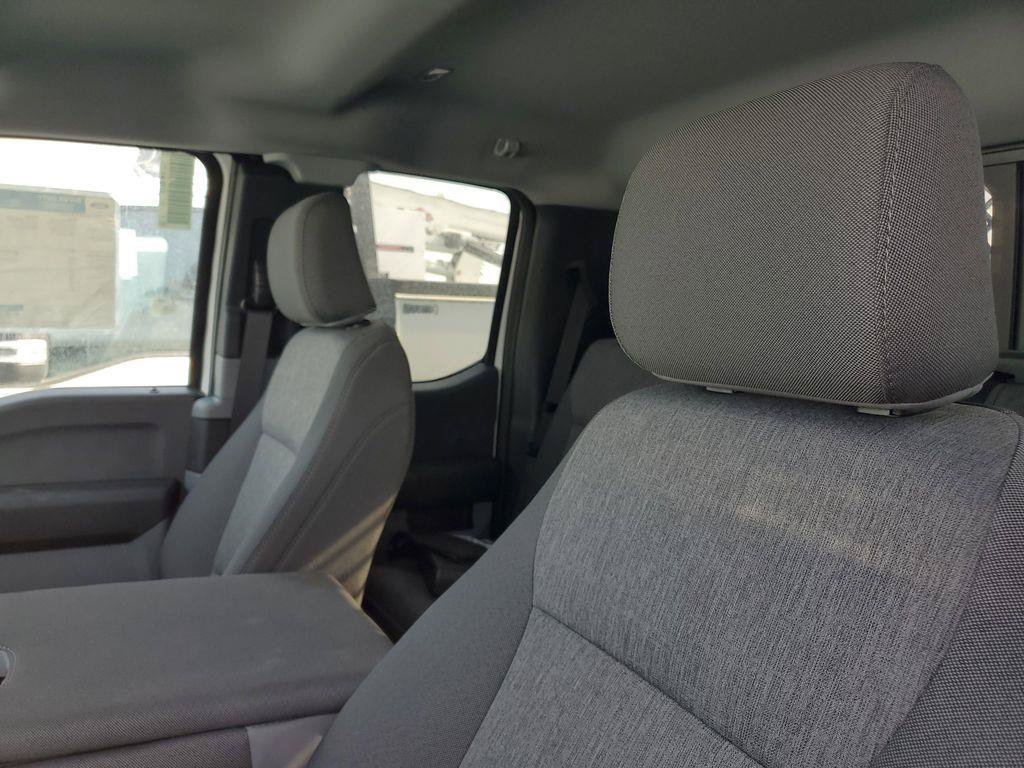 2025 Ford F-550 Super Duty Chassis Cab XL - Photo 7