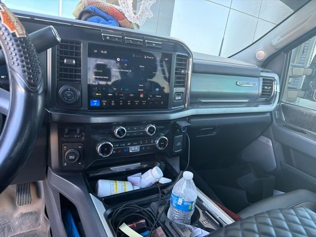 Used 2024 Star White Ford Lariat image 9
