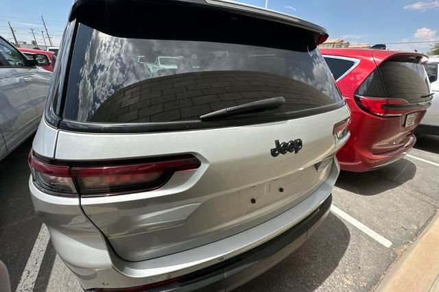 Certified Used 2023 Silver Jeep Altitude image 5
