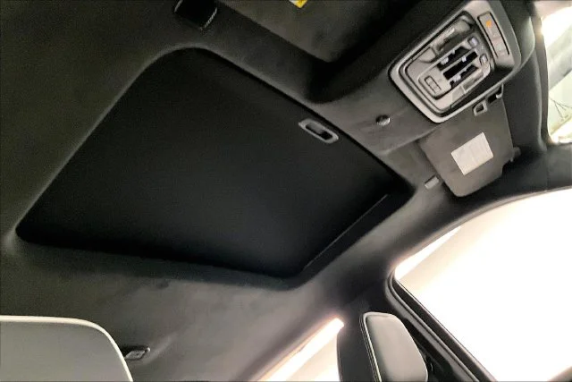 Used 2025 Summit White GMC AT4X image 20