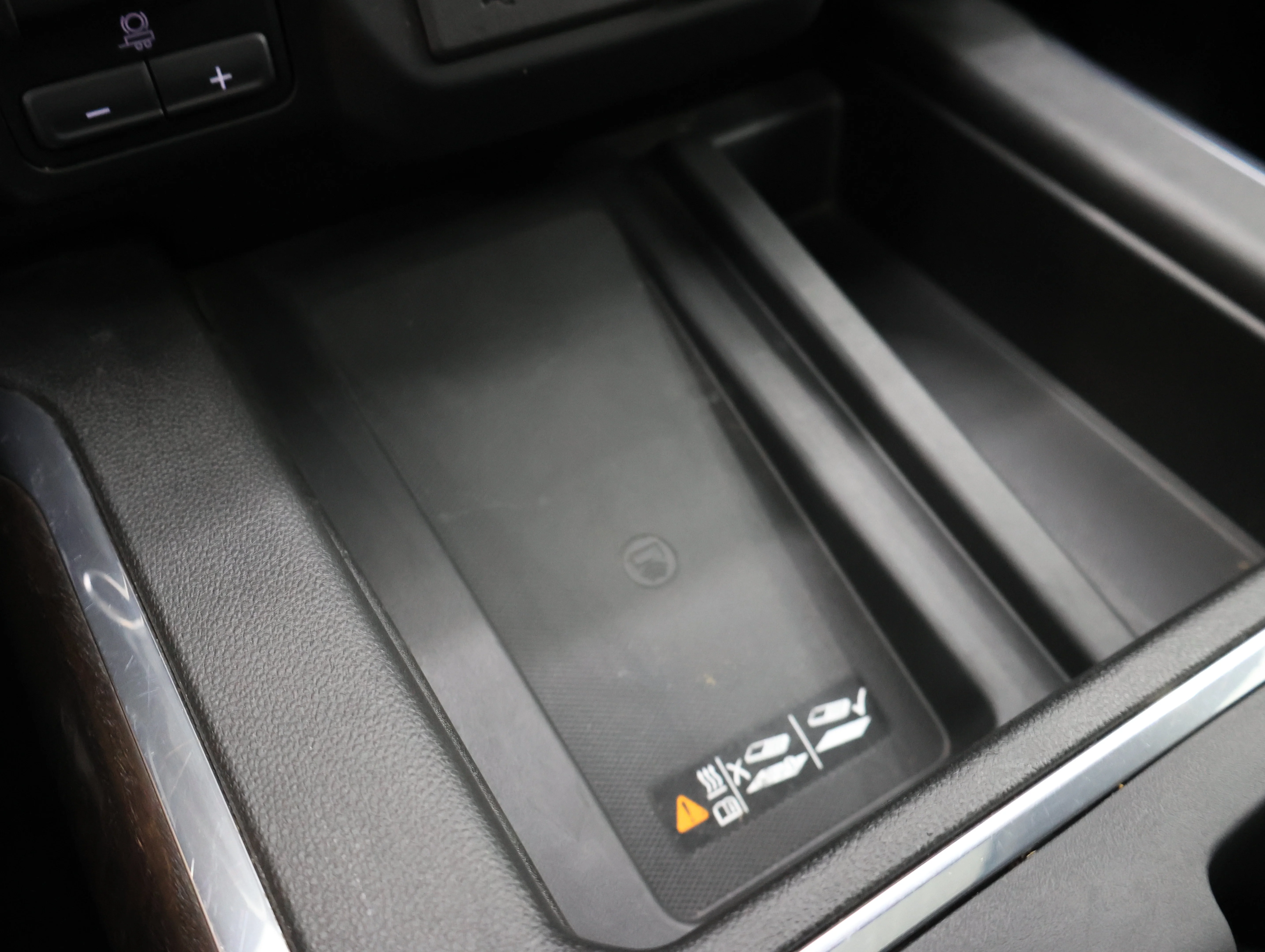 Used 2022 White Frost Tricoat GMC Denali image 50