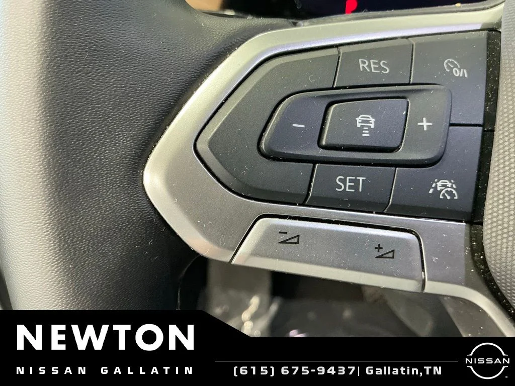 Used 2025 White Volkswagen 2.0T SE w/Technology image 58