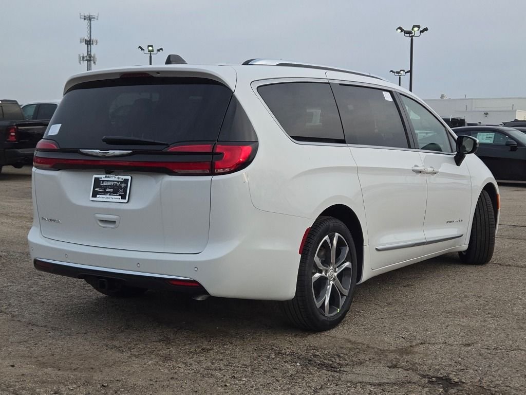 New 2026 Bright White Clear-Coat Exterior Paint Chrysler Pinnacle image 15