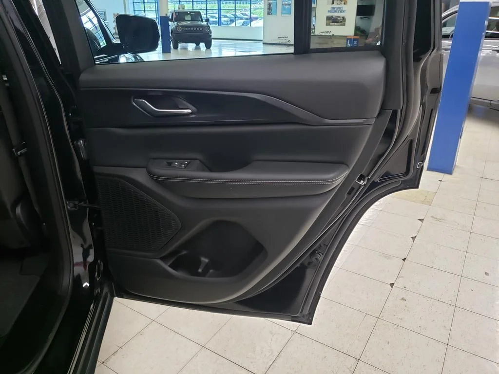 Used 2024 Diamond Black Jeep Altitude X image 18
