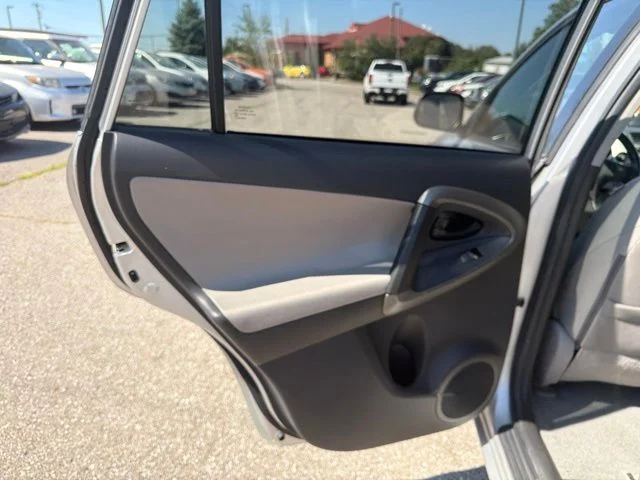 Used 2010 Silver Toyota Base image 20