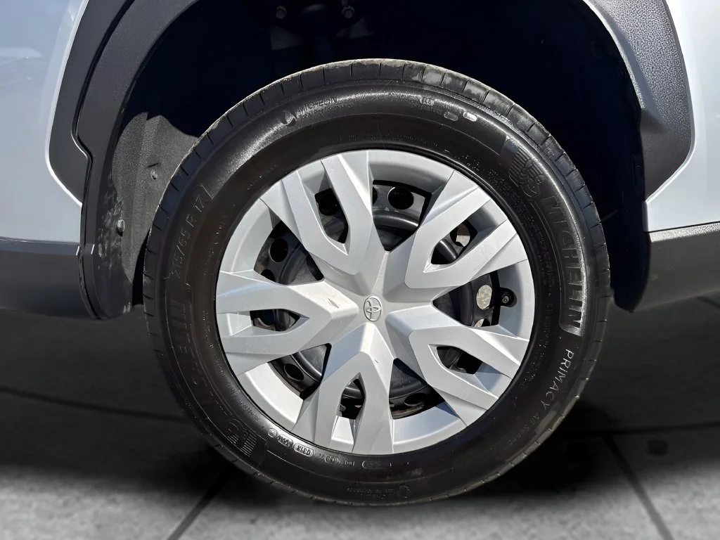 Used 2022 Silver Toyota L image 27