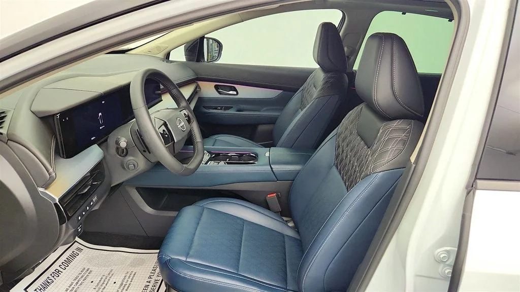 Used 2025 Everest White Pearl Tricoat/Super Black Nissan AWD Platinum w/ Illuminated Cargo Scuff Plate image 12