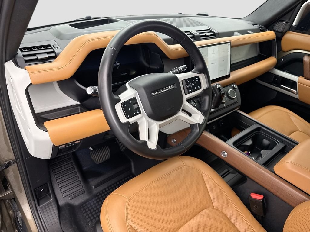 Certified Used 2024 Gondwana Stone Metallic Land Rover SE image 9
