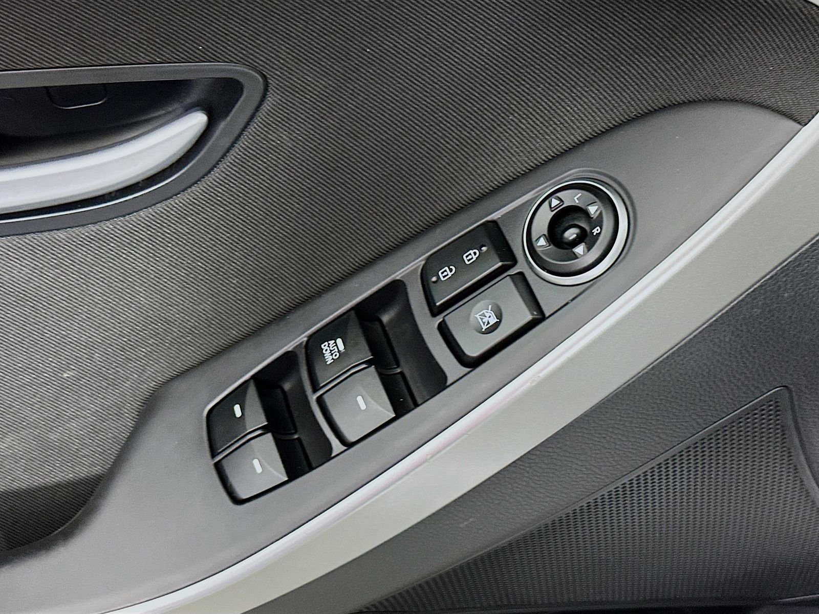 Used 2014 Monaco White Hyundai Base image 17