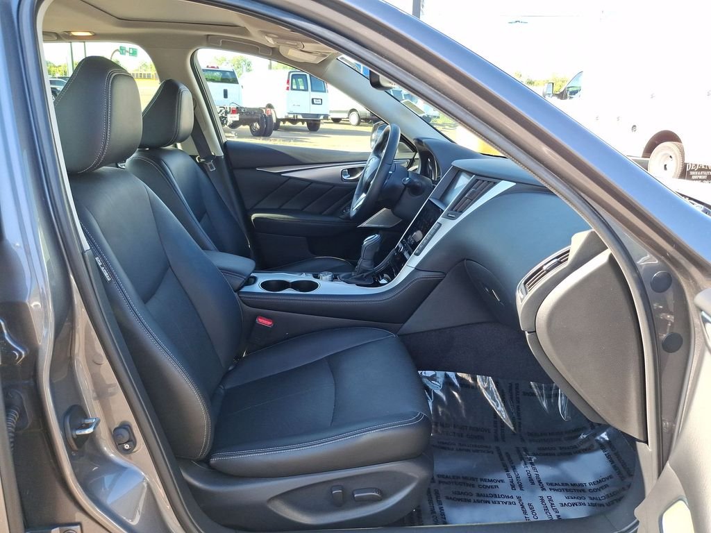 Used 2023 Gray INFINITI LUXE image 25