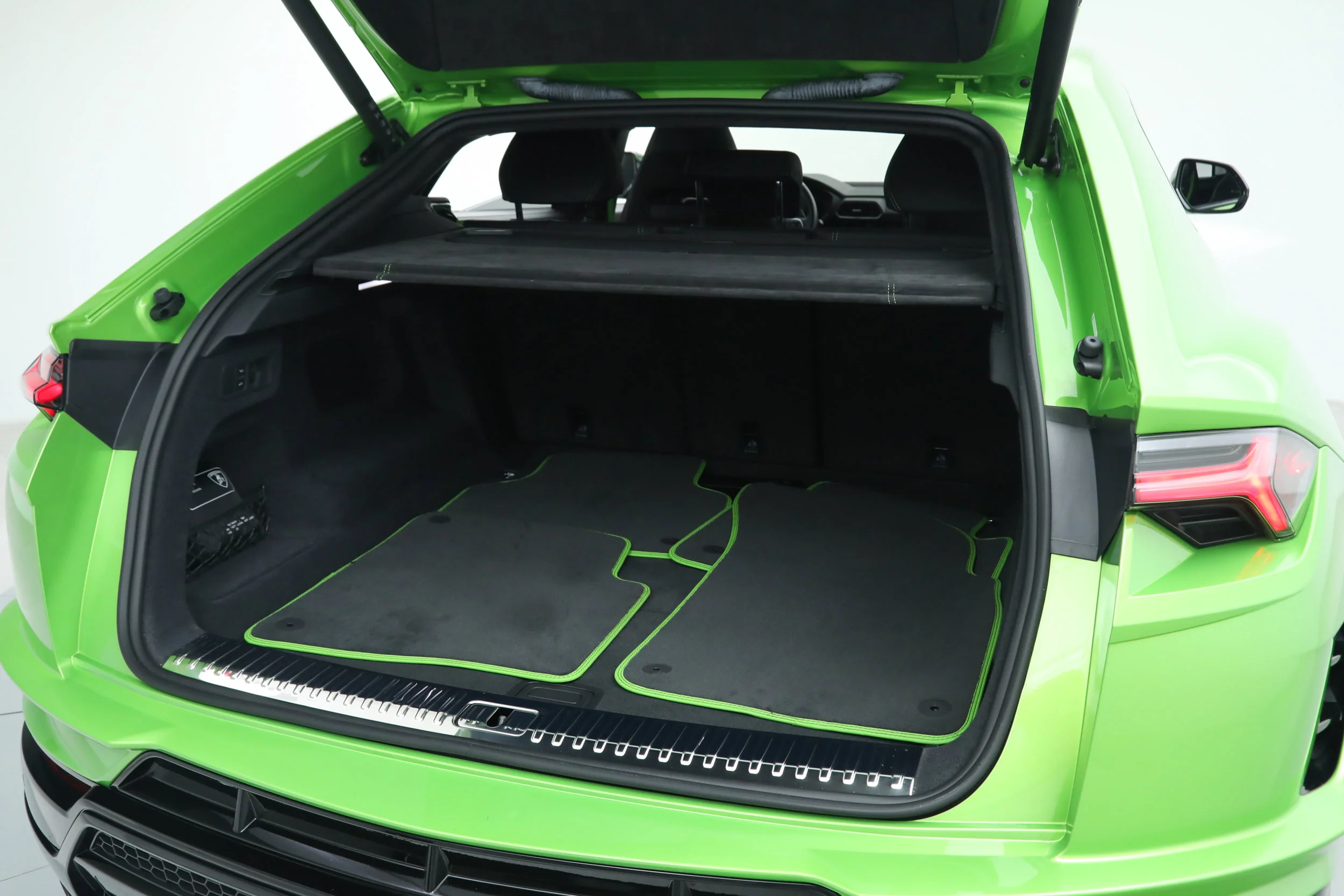 Used 2024 Green Lamborghini S image 38