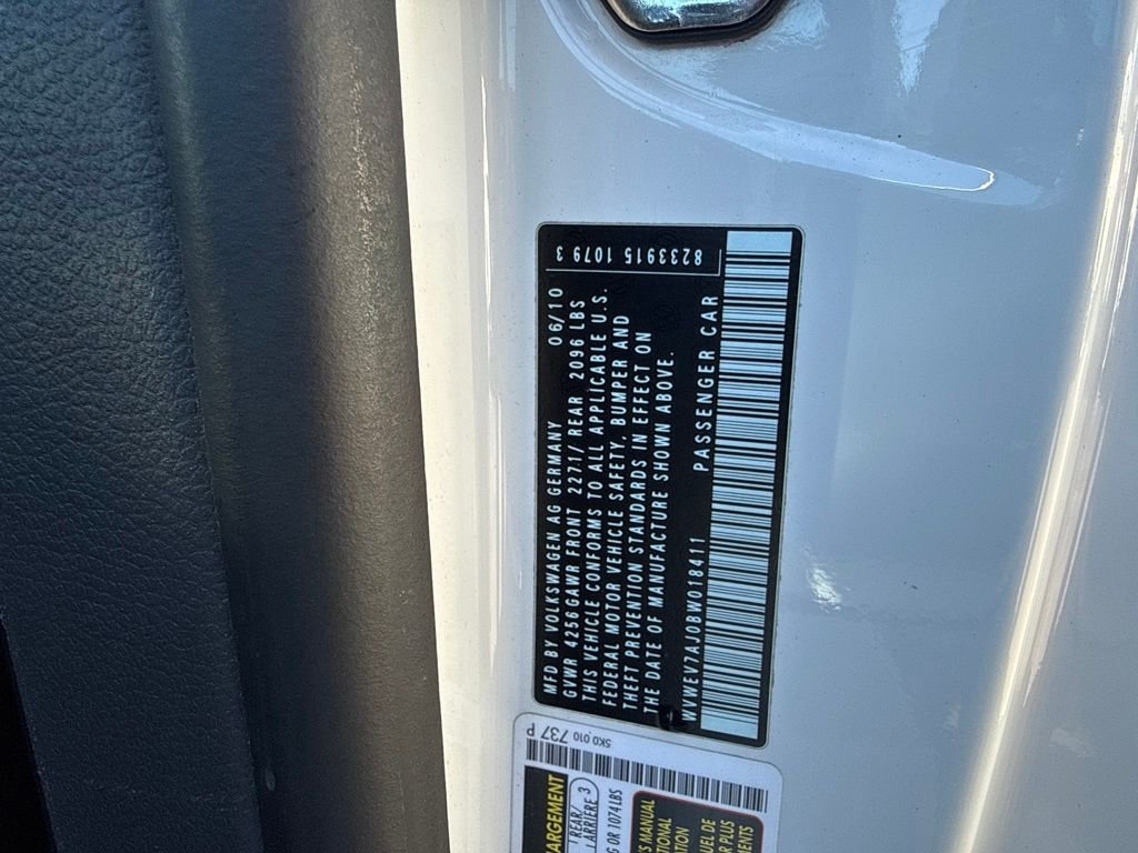 Used 2011 White Volkswagen Base image 30