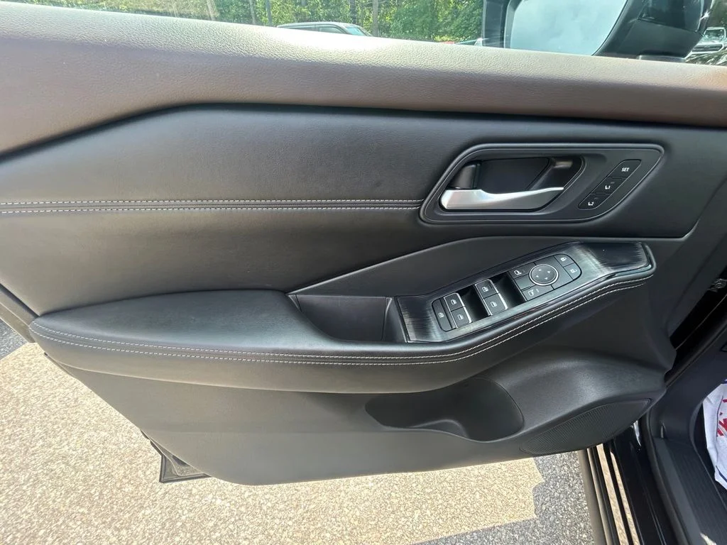 Used 2023 Super Black Nissan SL image 24