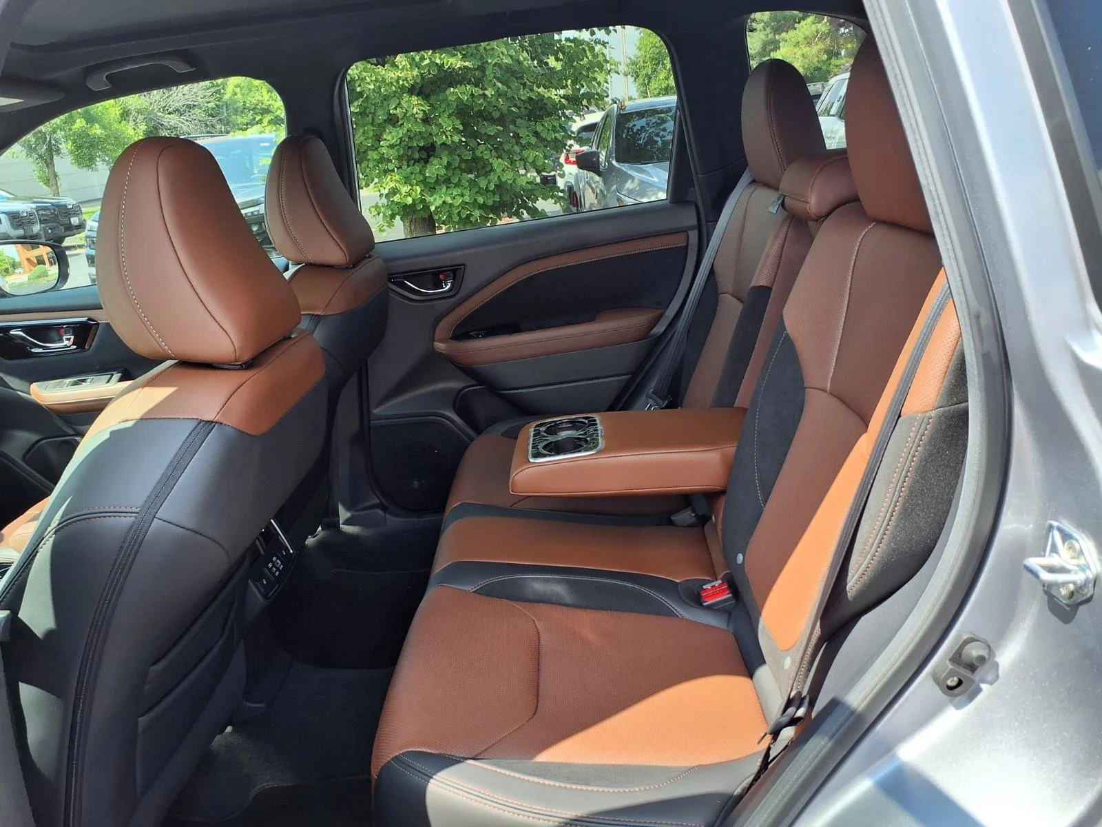 New 2026 ICE SILVER METALLIC Subaru Limited Hybrid image 7