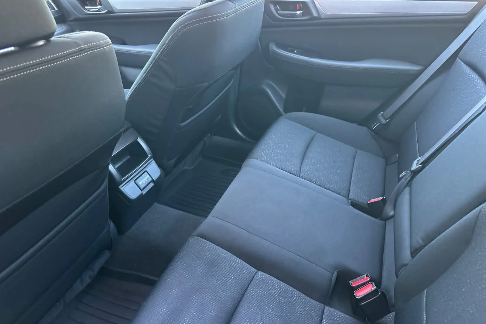 Used 2018 Twilight Blue Metallic Subaru Premium image 12
