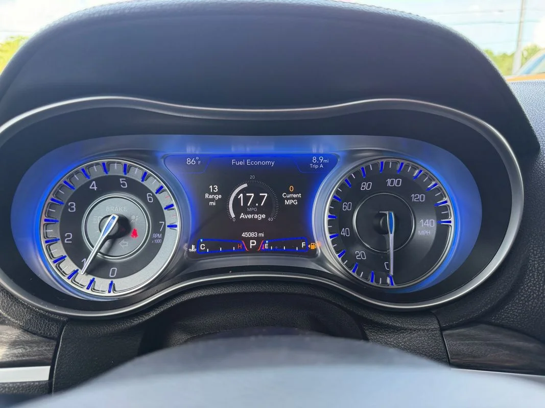 Used 2019  Chrysler Touring image 17