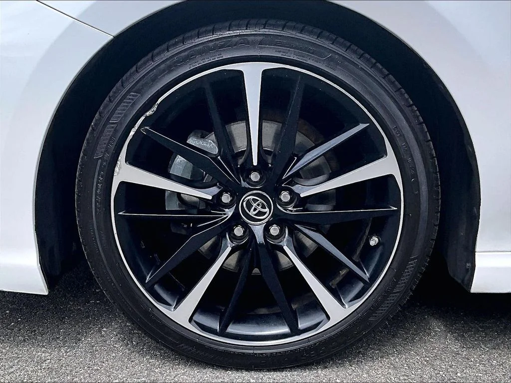 Used 2018 Black Toyota XSE V6 image 7