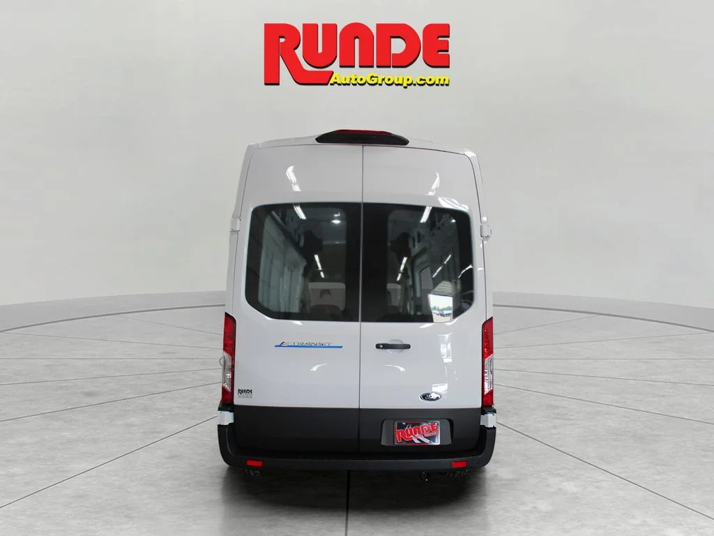 New 2023 OXFORD WHITE Ford Base image 4