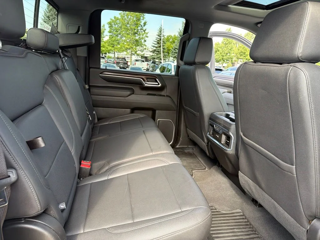 Used 2024 White GMC SLT image 24