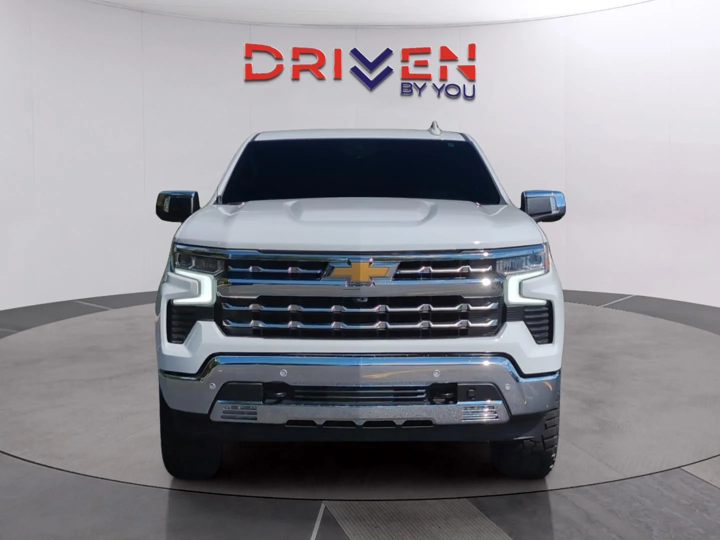 Used 2025 Summit White Chevrolet LTZ image 8