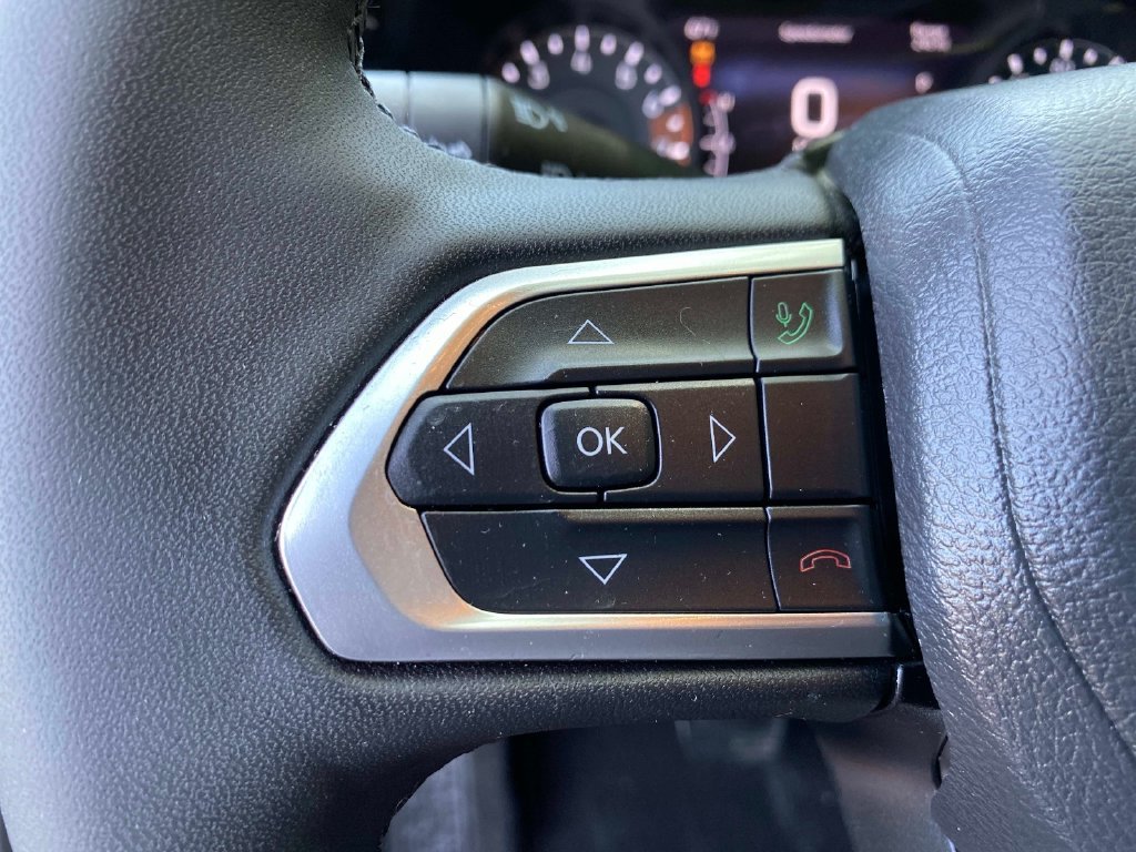 Used 2025 Silver Jeep Limited image 19