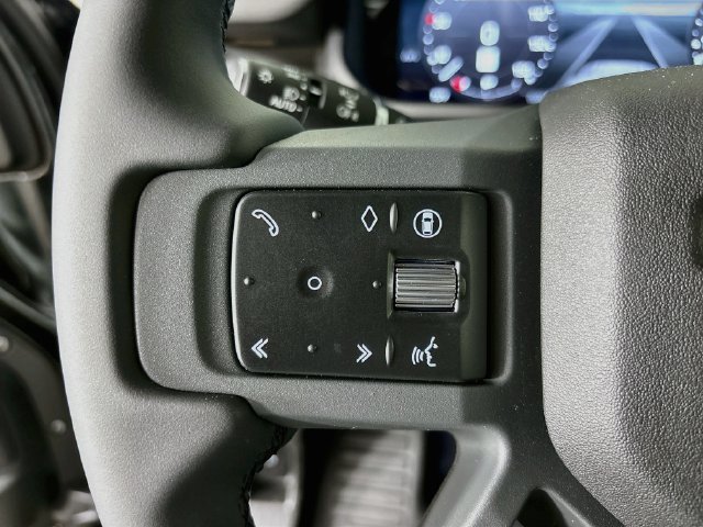 New 2026 Black Land Rover X-Dynamic SE image 10