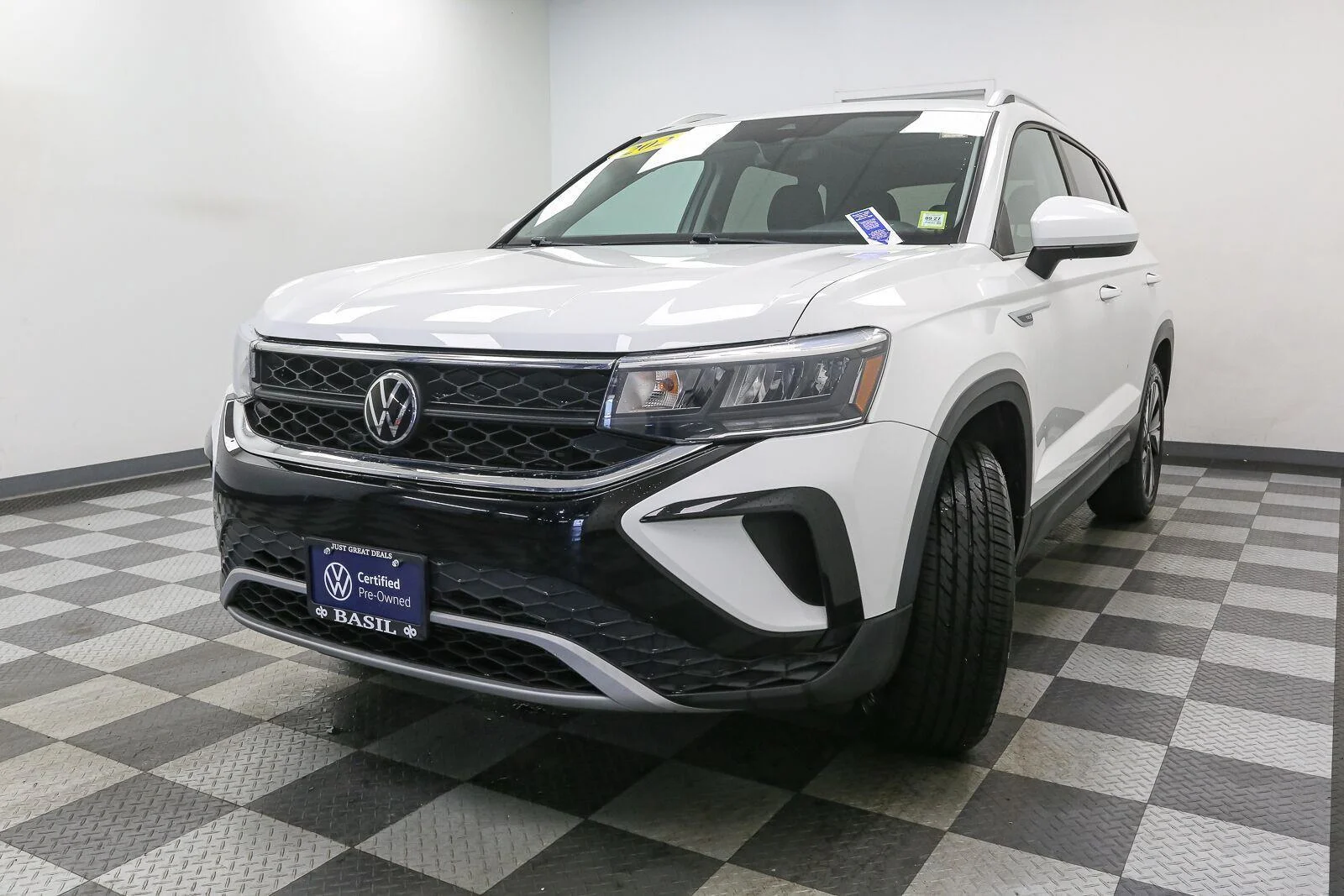 Used 2023 Pure White Volkswagen SE image 5