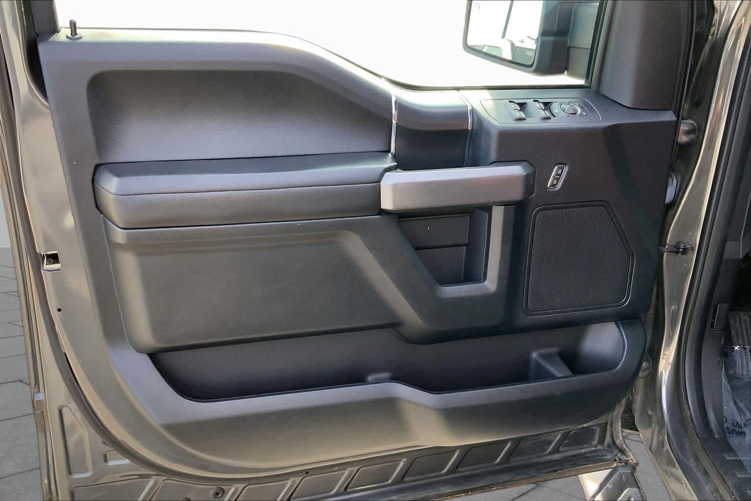 Used 2018 Magnetic Metallic Ford XLT image 20