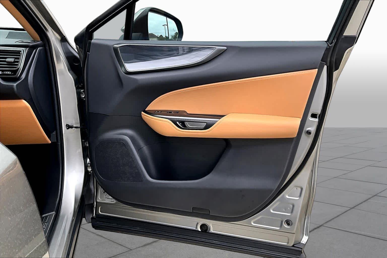 Used 2024 Atomic Silver Lexus Premium image 21
