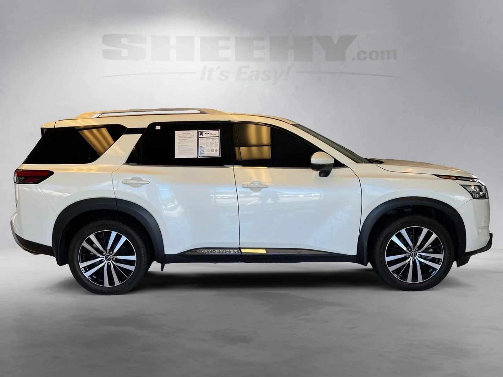 Used 2023 White Nissan Platinum image 9