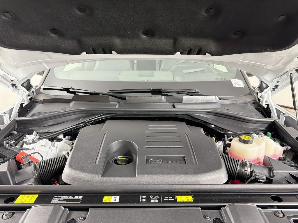 New 2026 Fuji White Land Rover SE image 26