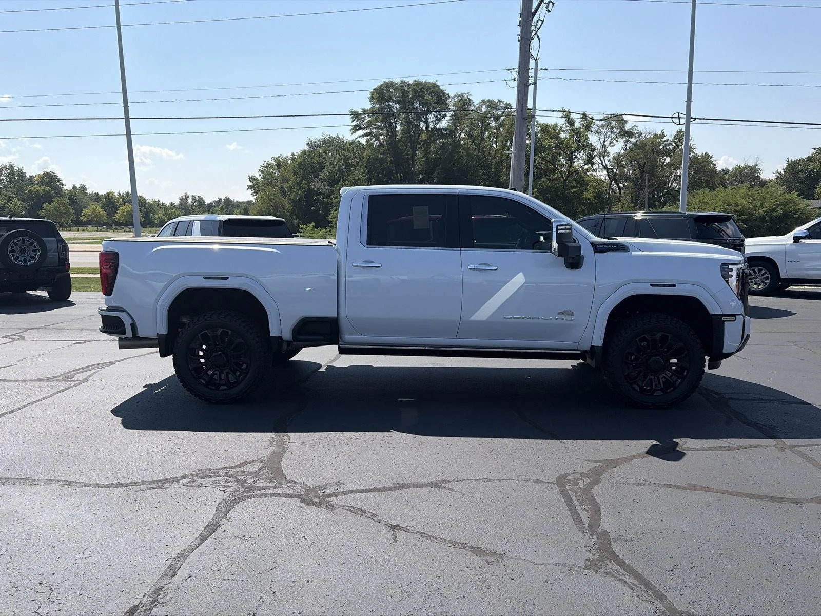 Used 2026 Glacier White Tricoat GMC Denali Ultimate image 2