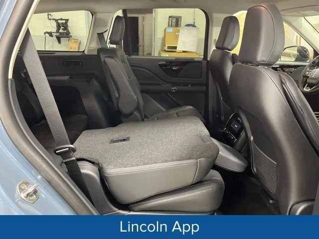 New 2026 Whisper Blue Metallic Clearcoat Lincoln Premiere® image 32
