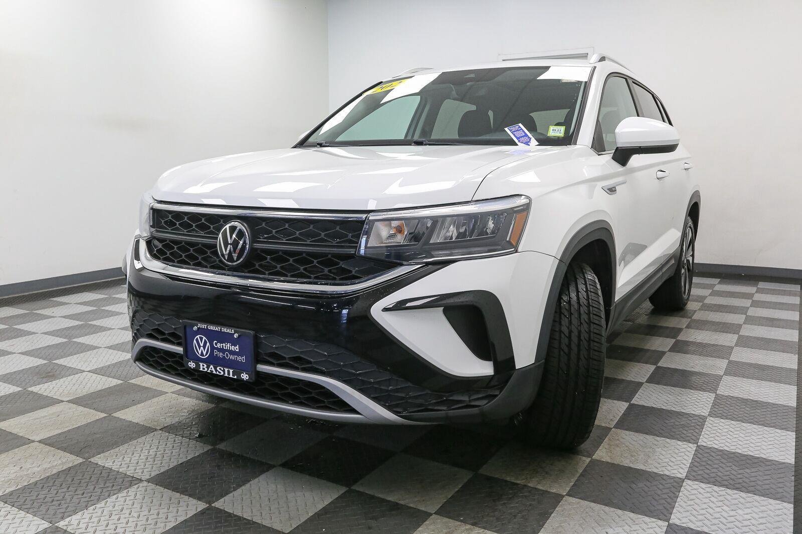 Used 2023 Pure White Volkswagen SE image 5