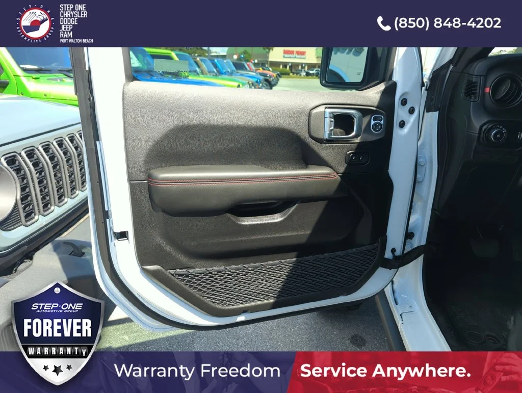 Used 2025 White Jeep Rubicon X image 17