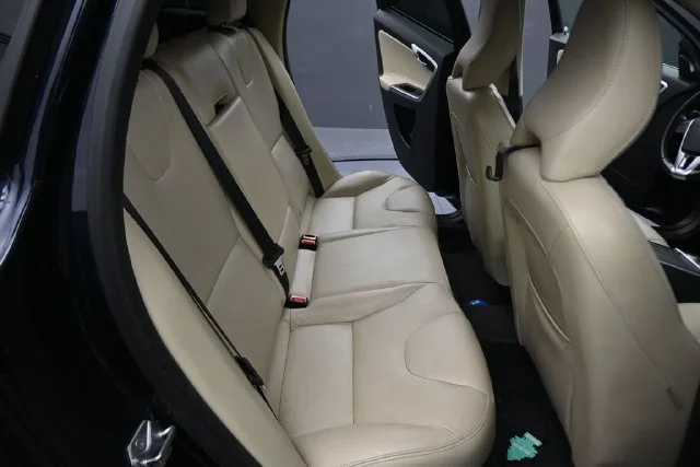 Used 2016 Blue Volvo T6 Drive-E image 16
